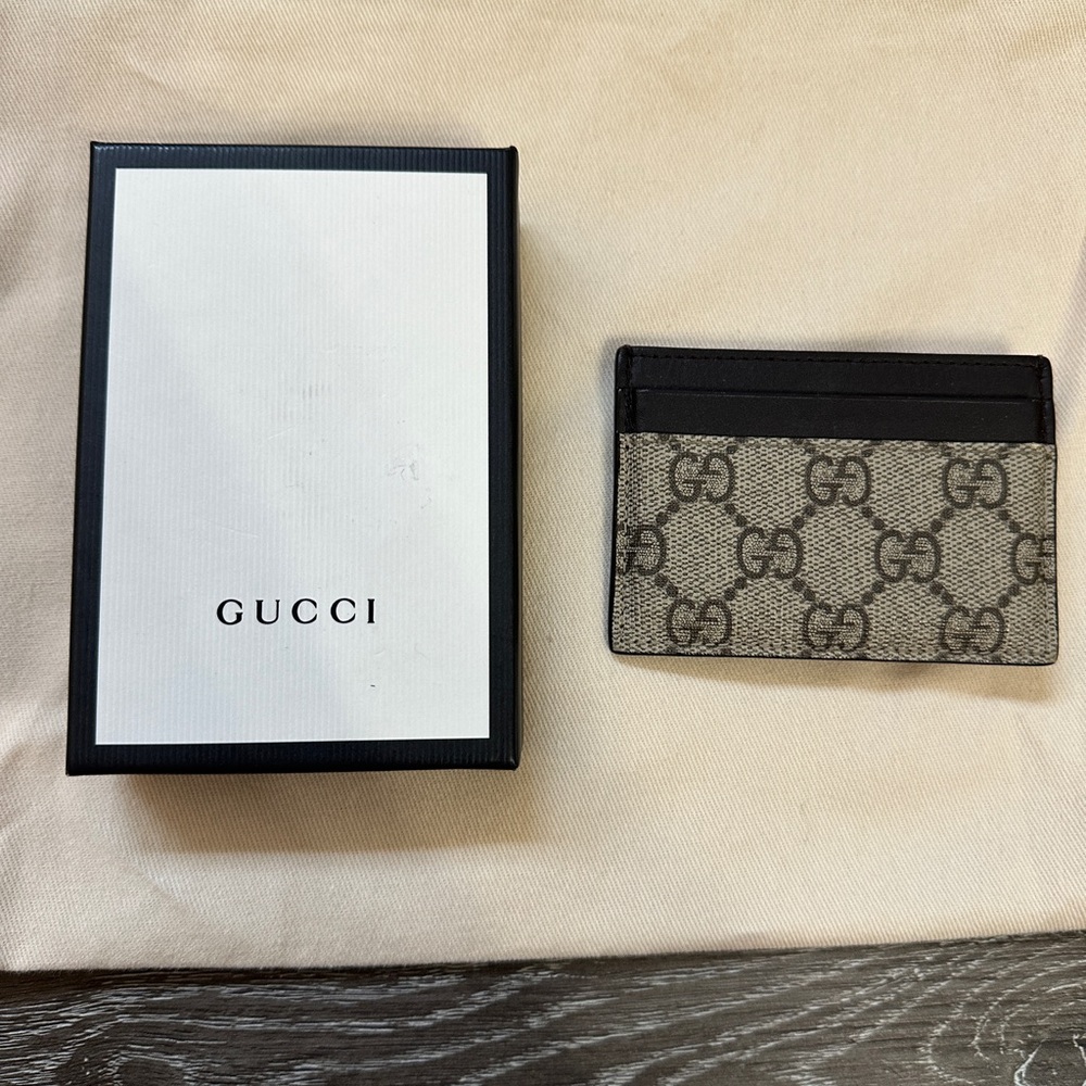 Gucci Supreme GG Card Holder w/ money clip